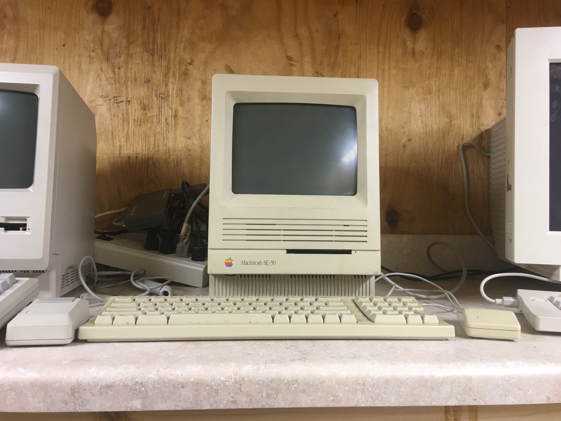 Macintosh SE/30 メモリ8MB HDD起動品 【ジャンク】-